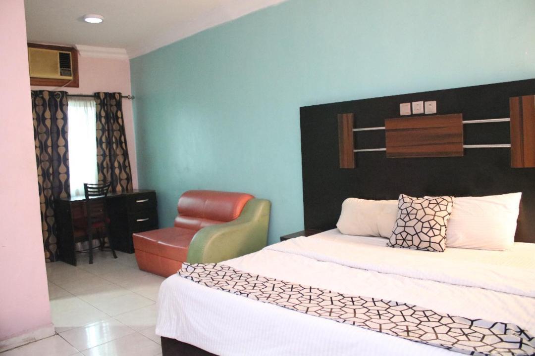 Senators Suites And Towers Hotel Omole Chambre photo