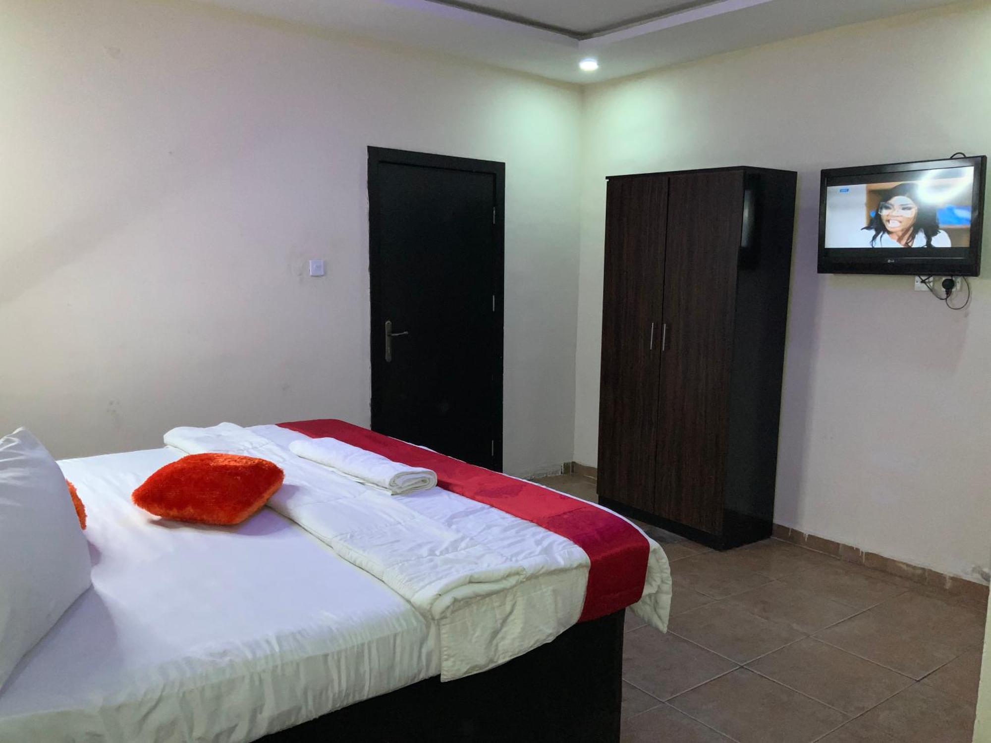 Senators Suites And Towers Hotel Omole Extérieur photo