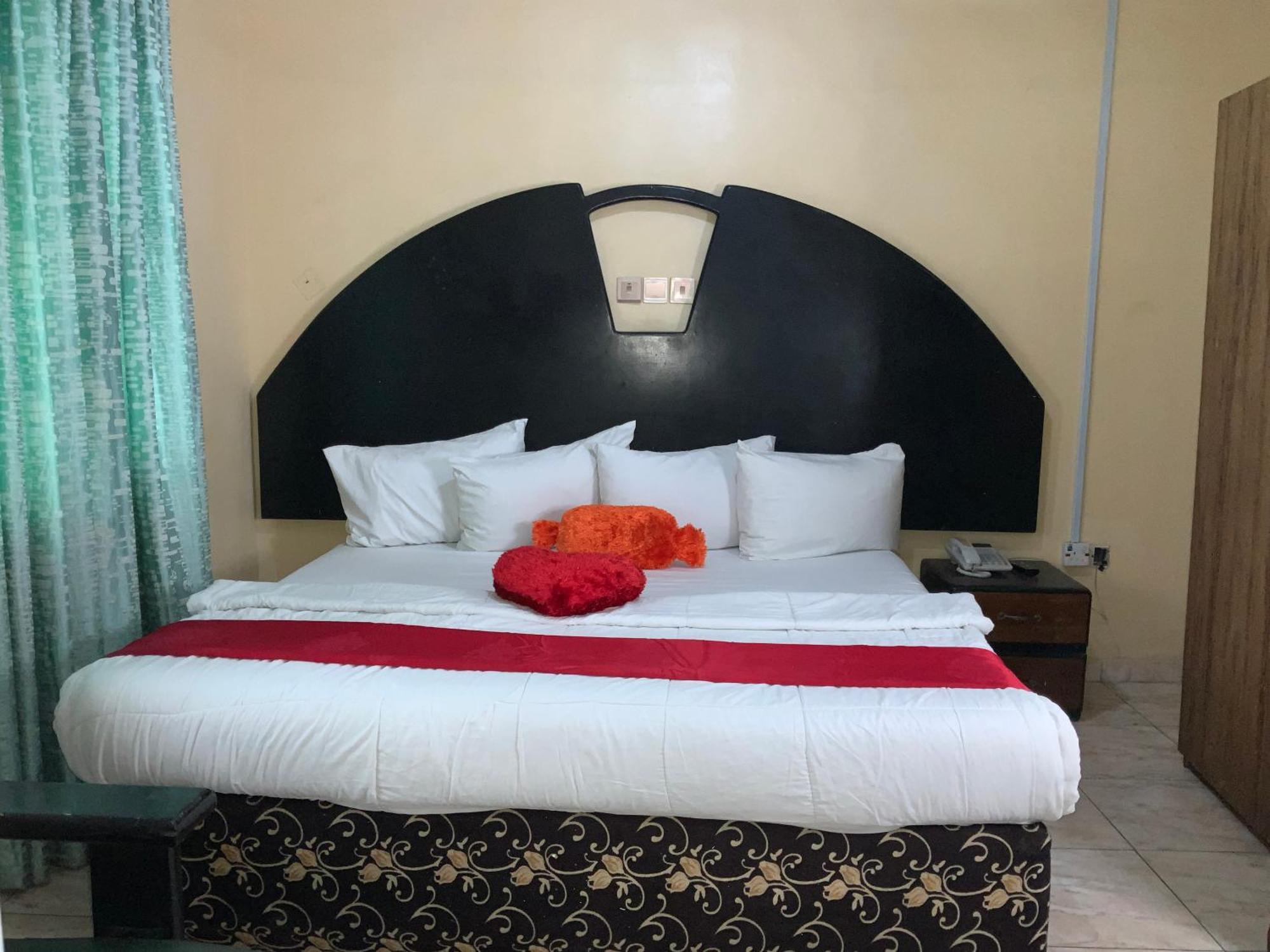 Senators Suites And Towers Hotel Omole Extérieur photo