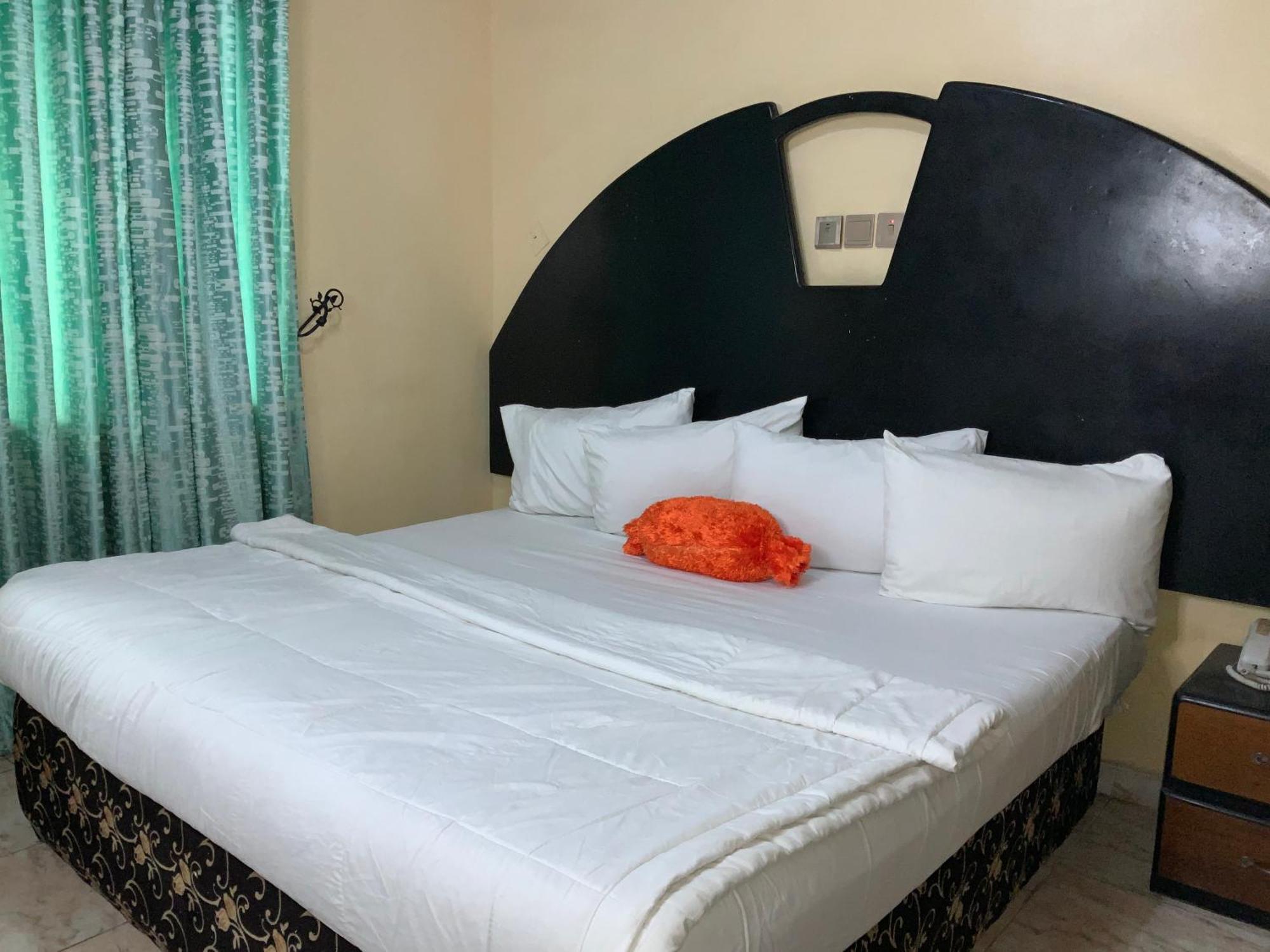 Senators Suites And Towers Hotel Omole Extérieur photo