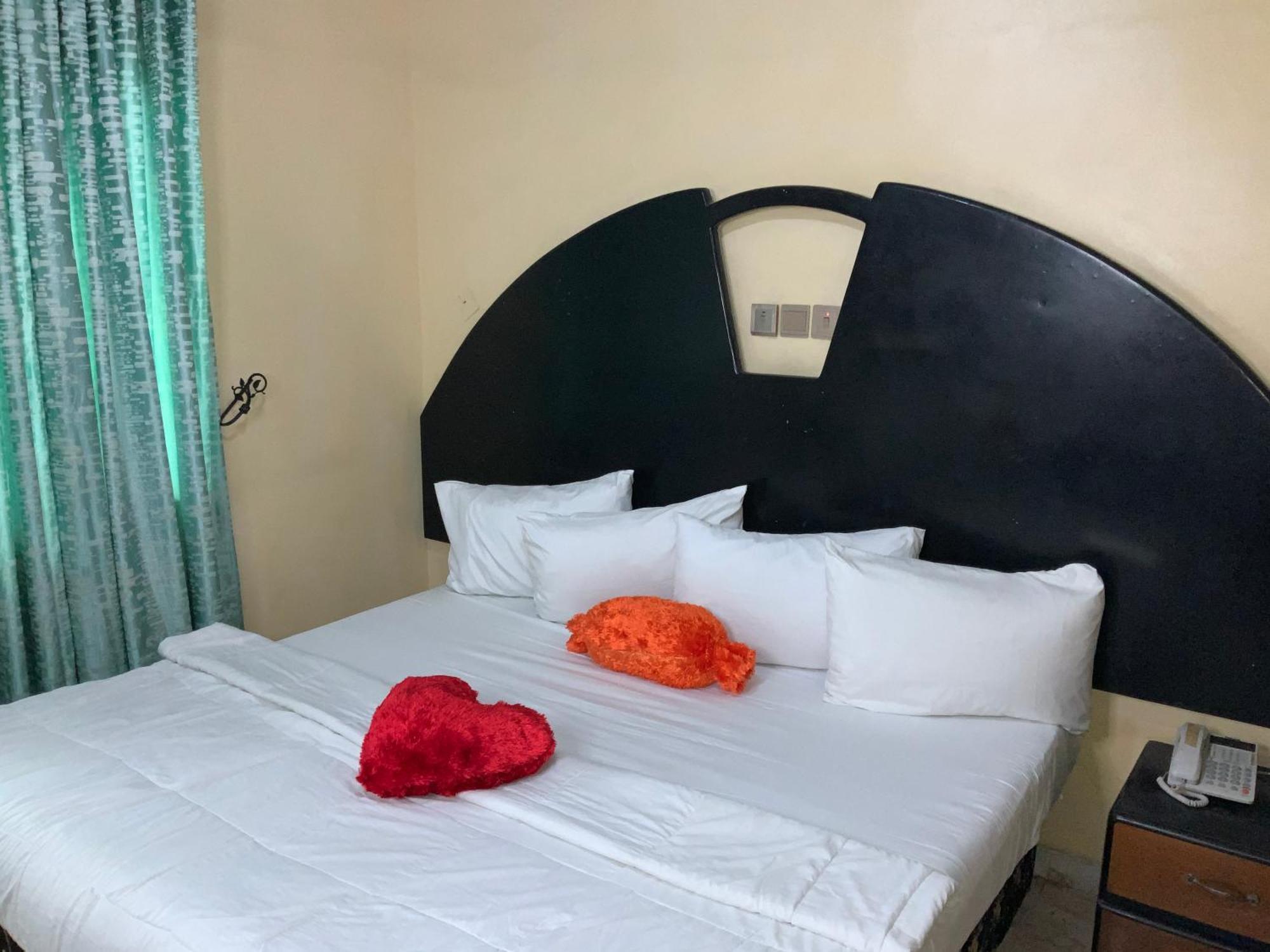 Senators Suites And Towers Hotel Omole Extérieur photo