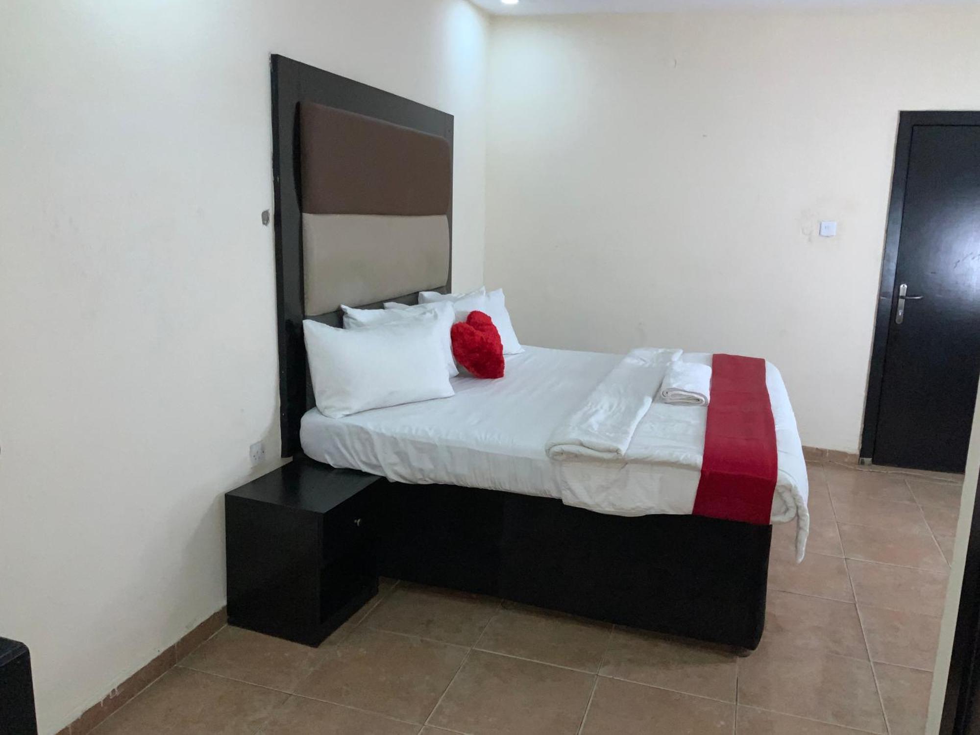 Senators Suites And Towers Hotel Omole Extérieur photo