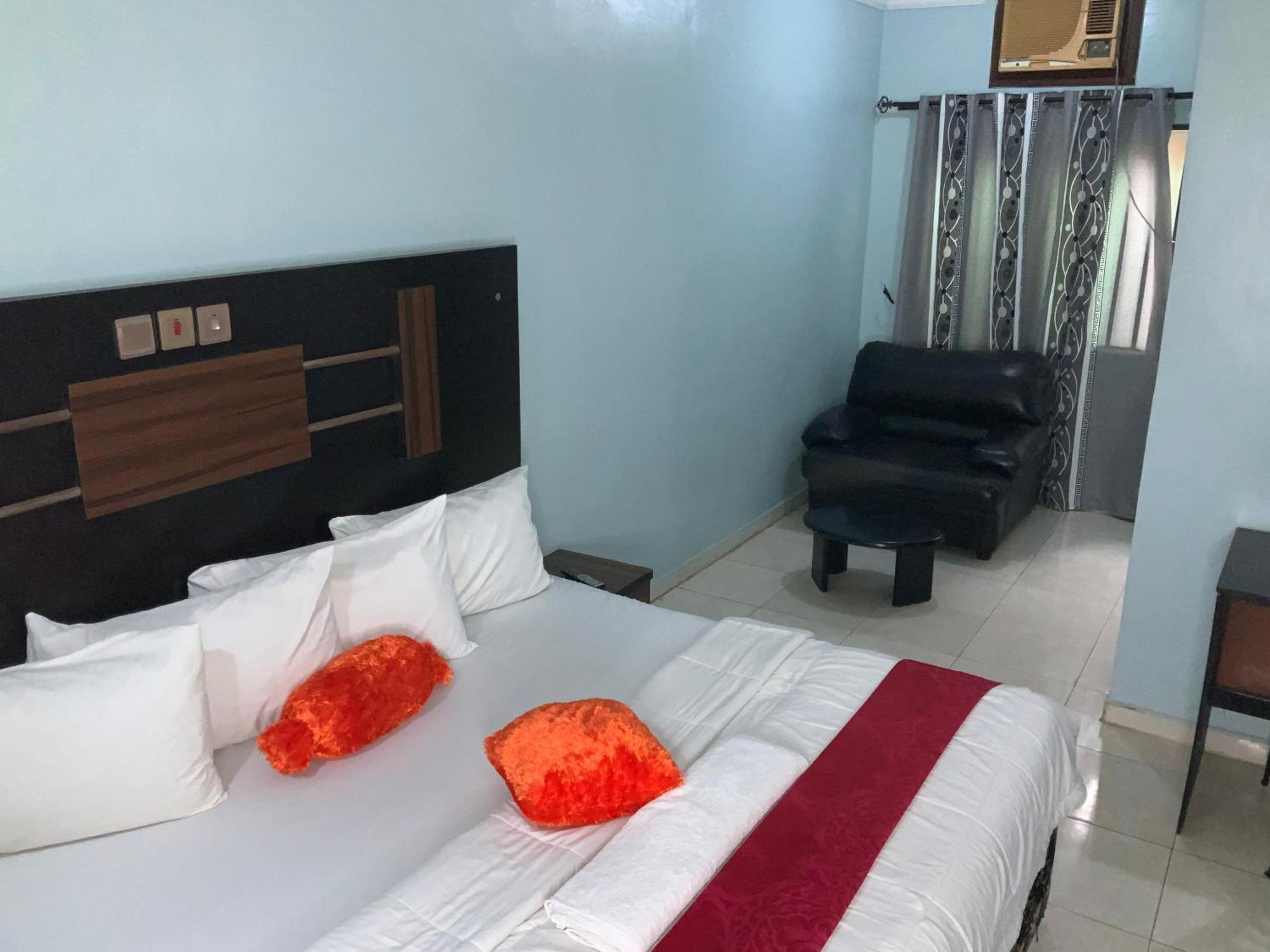 Senators Suites And Towers Hotel Omole Extérieur photo